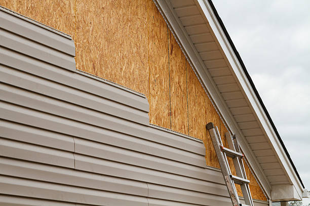 Professional Siding technician working in Bellevue, PA